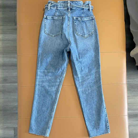 Hollister Curvy Ultra High Rise Mom Jeans. - Picture 8 of 10